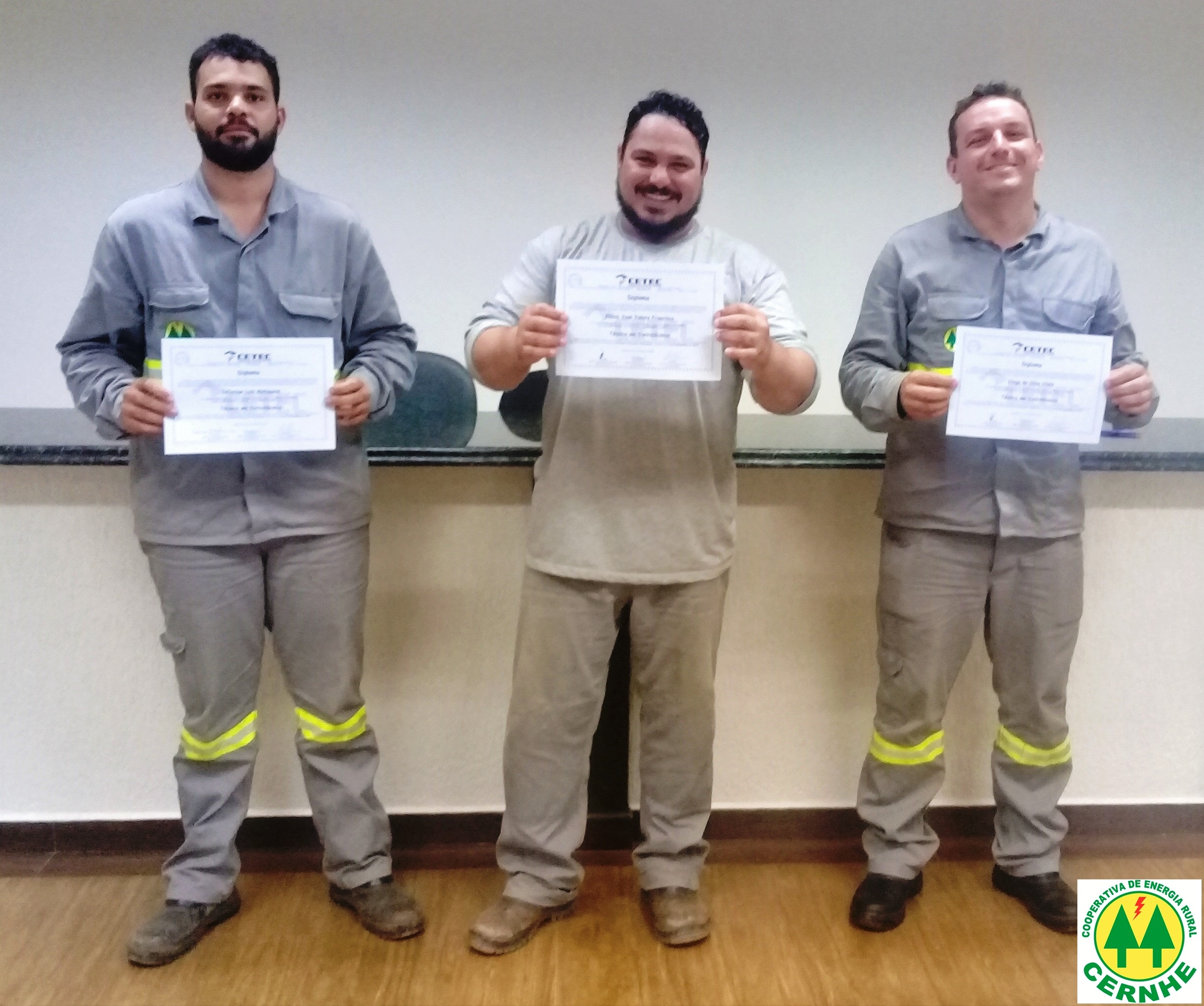 CERNHE PARABENIZA SEUS NOVOS ELETROTÉCNICOS